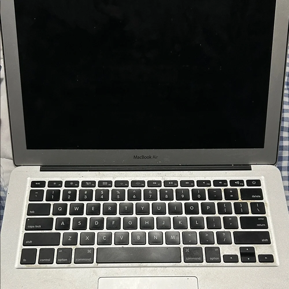 Apple MacBook Air *needs new hardrive*
